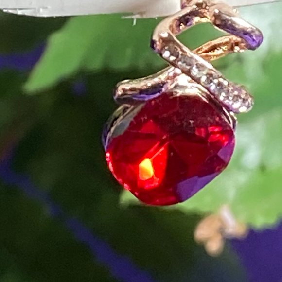 NW๐ Stunning RED Oval ear studs Rose Gold plated - Picture 9 of 12